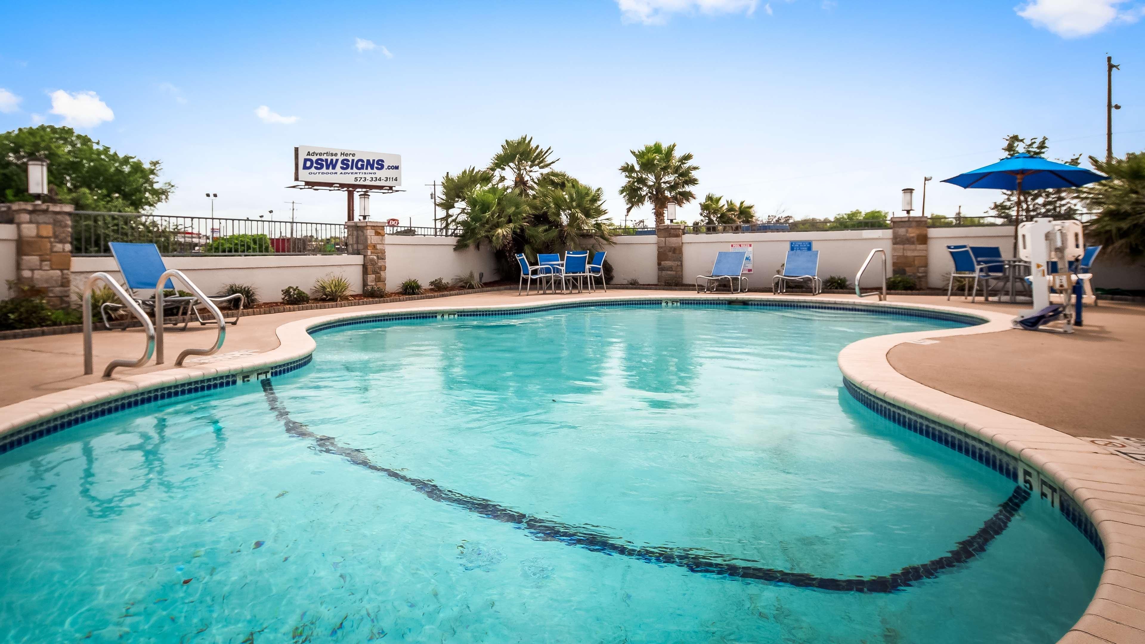 Best Western George West Executive Inn Exterior photo