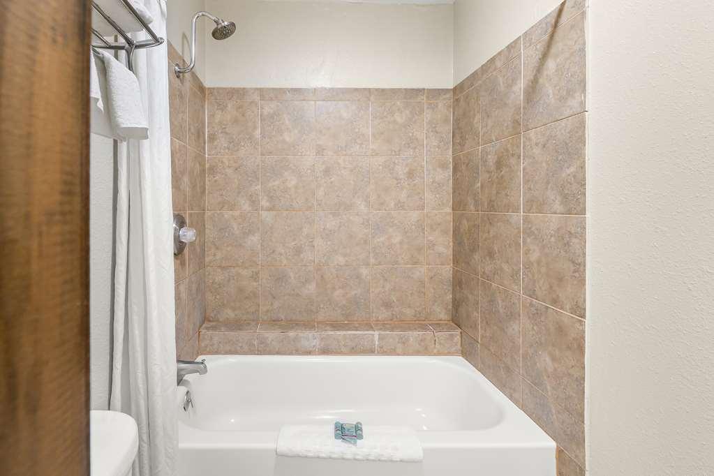 Best Western George West Executive Inn Room photo