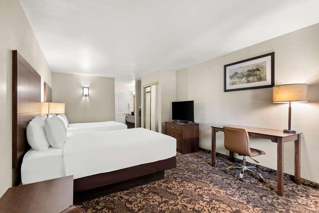 Best Western George West Executive Inn Room photo