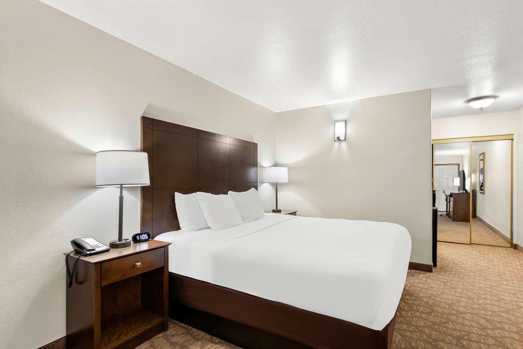 Best Western George West Executive Inn Room photo