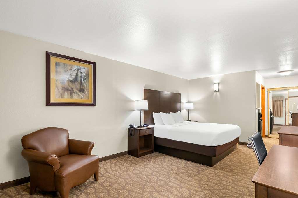 Best Western George West Executive Inn Room photo